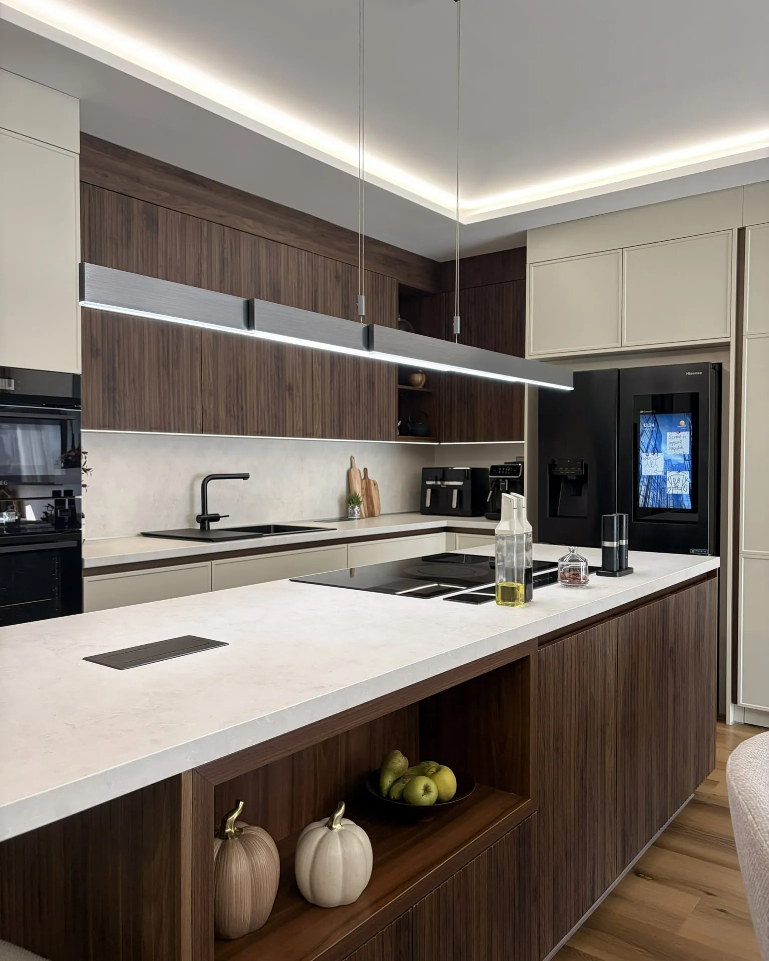 Walnut and cashmere kitchen with a ribbed island, open shelf and pendant light