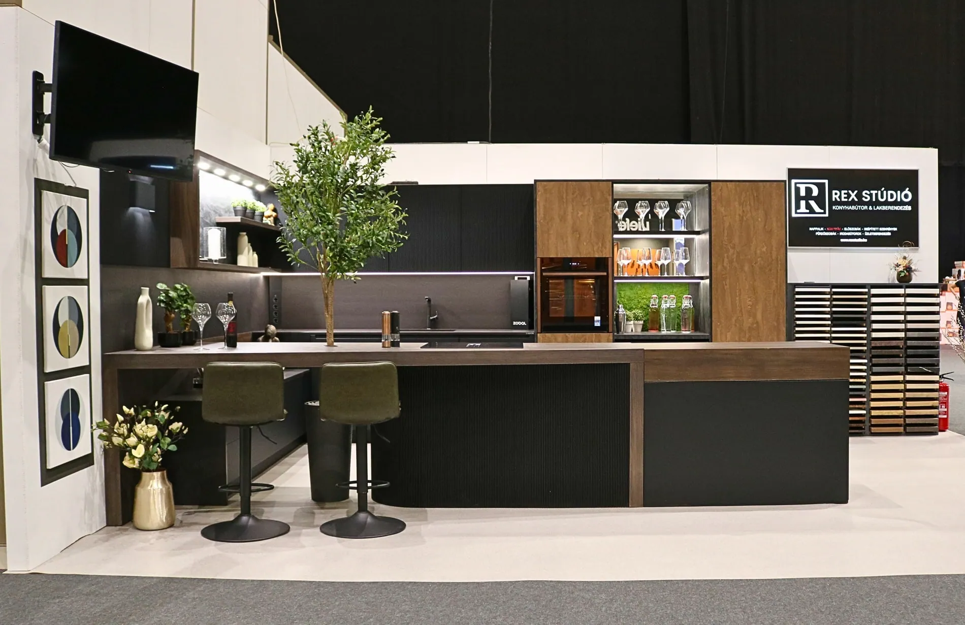 Kitchen with a bar counter