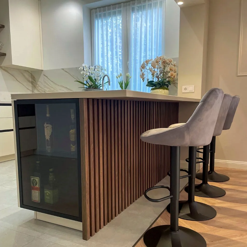 Ribbed island with a wine cooler