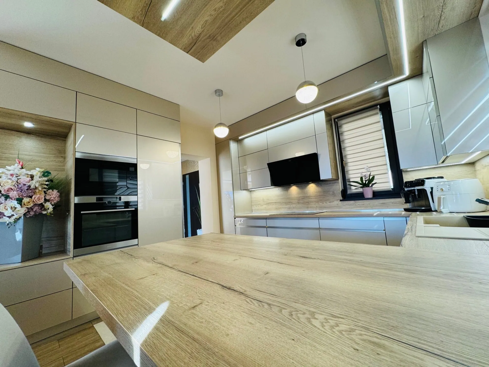 Wooden worktop and built-in appliances