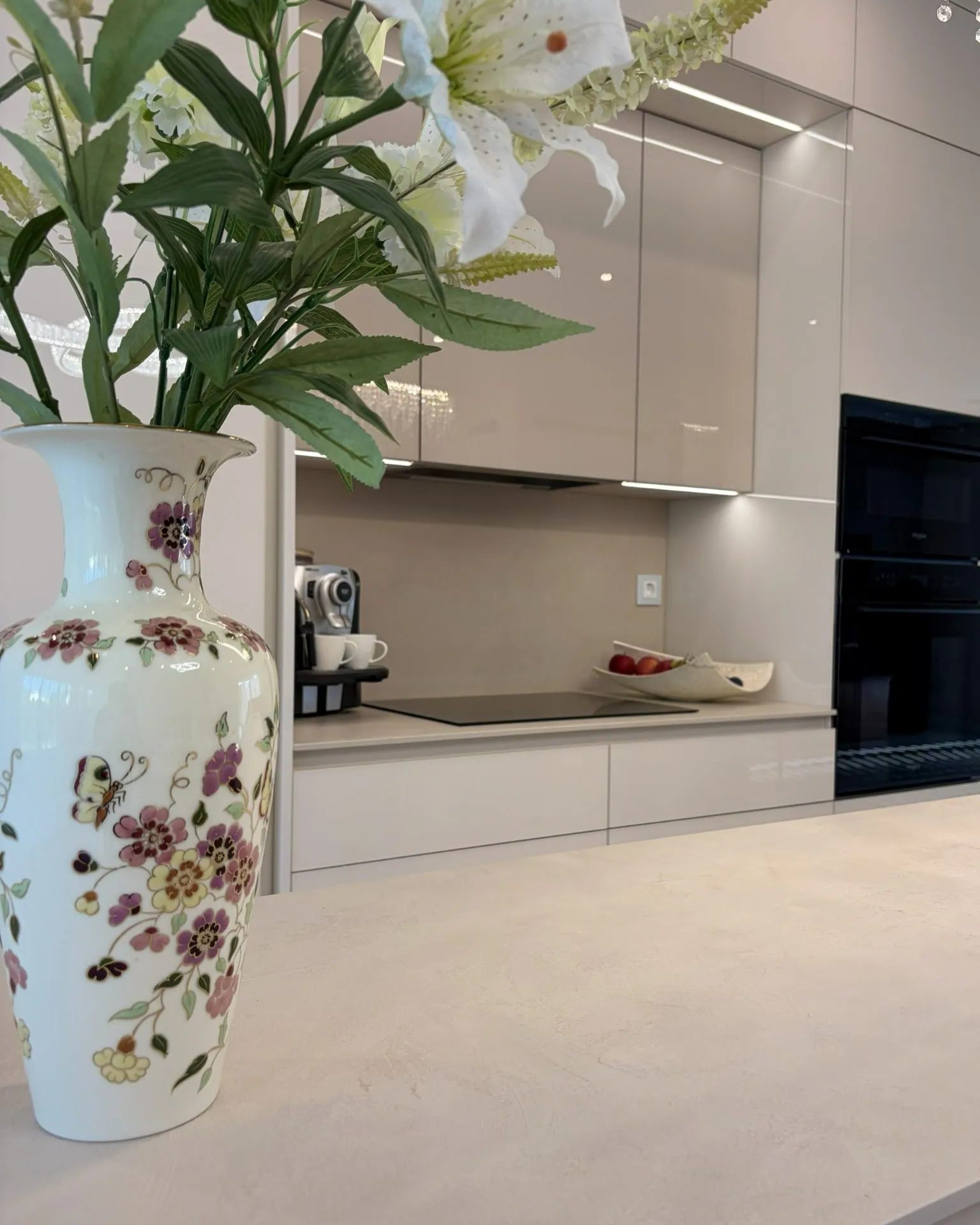 High-gloss beige fronts and built-in ovens
