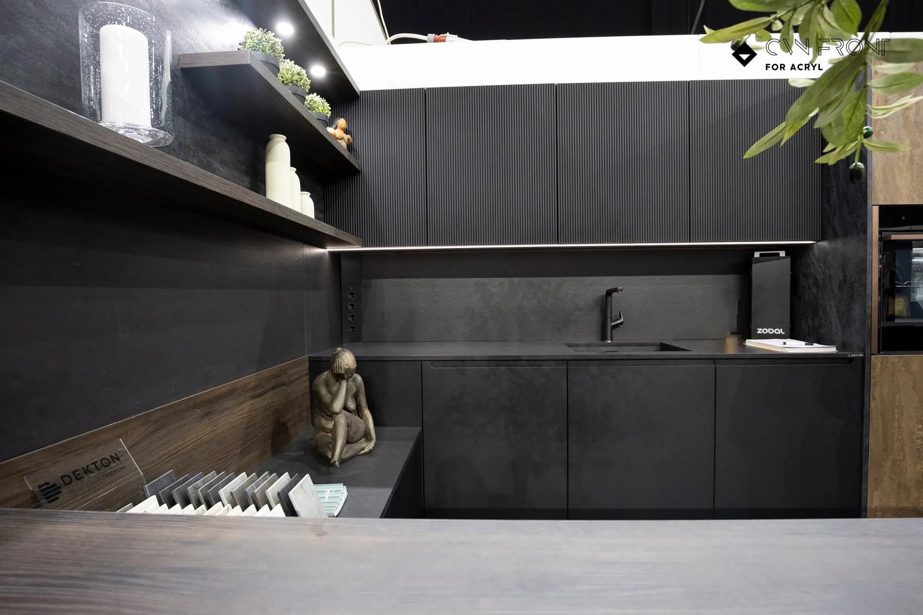 Detail of the black kitchen run