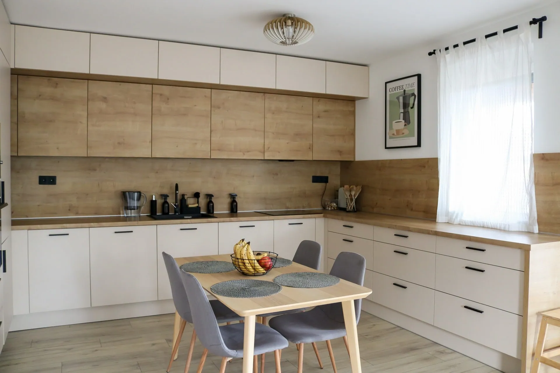 Kitchen with a dining table