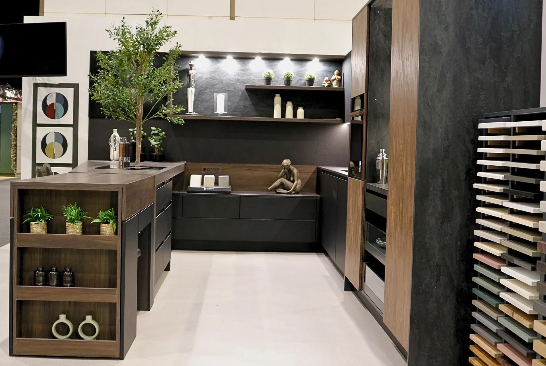 Corner solution with open shelves
