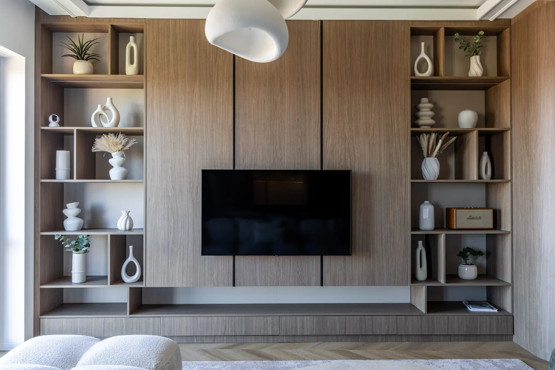 Symmetrical TV wall with an open shelving system