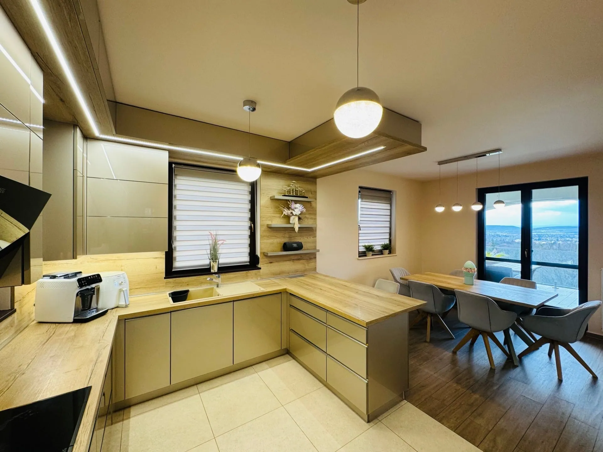 The kitchen seen from the living room