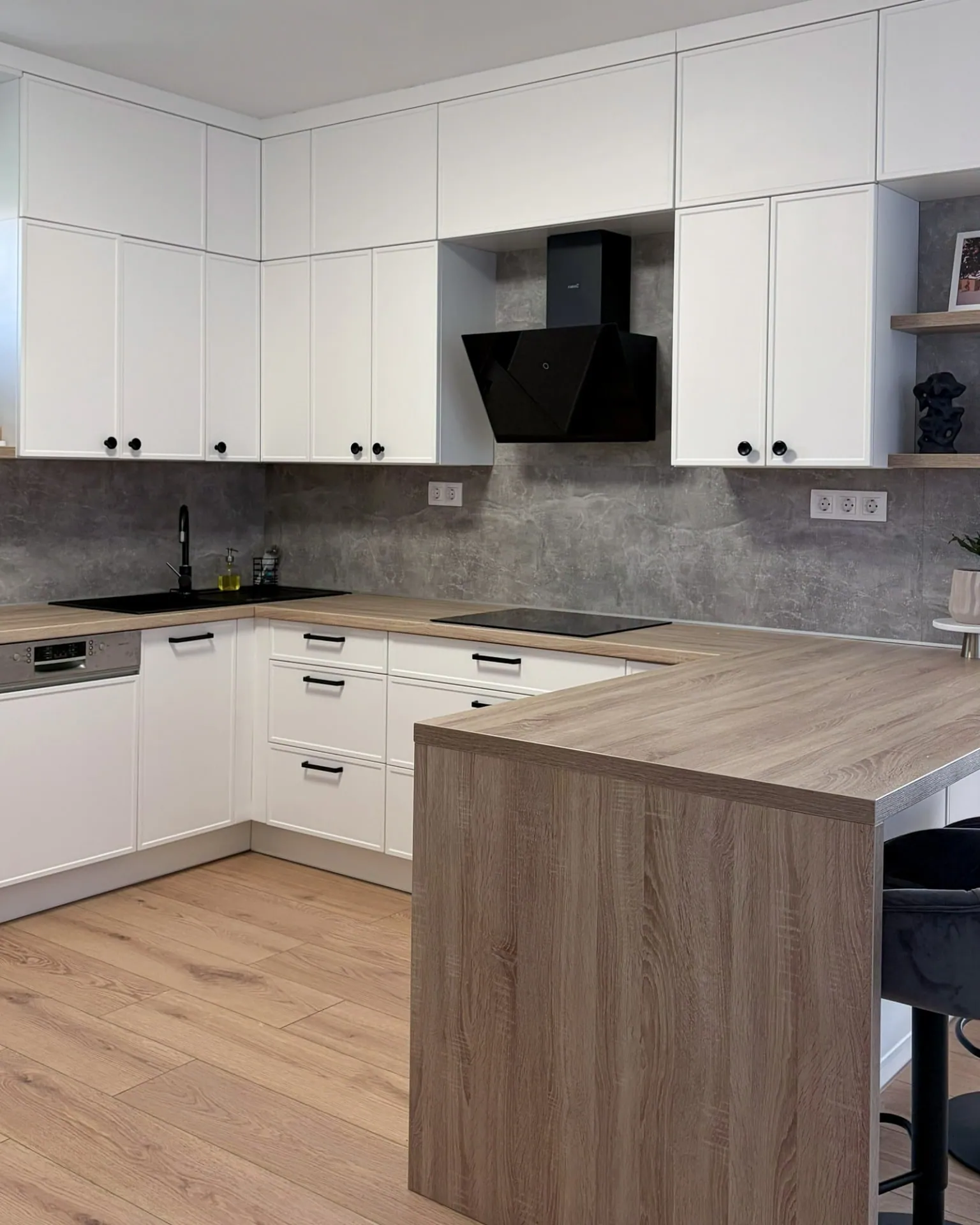 Scandinavian-style kitchen with an oak worktop