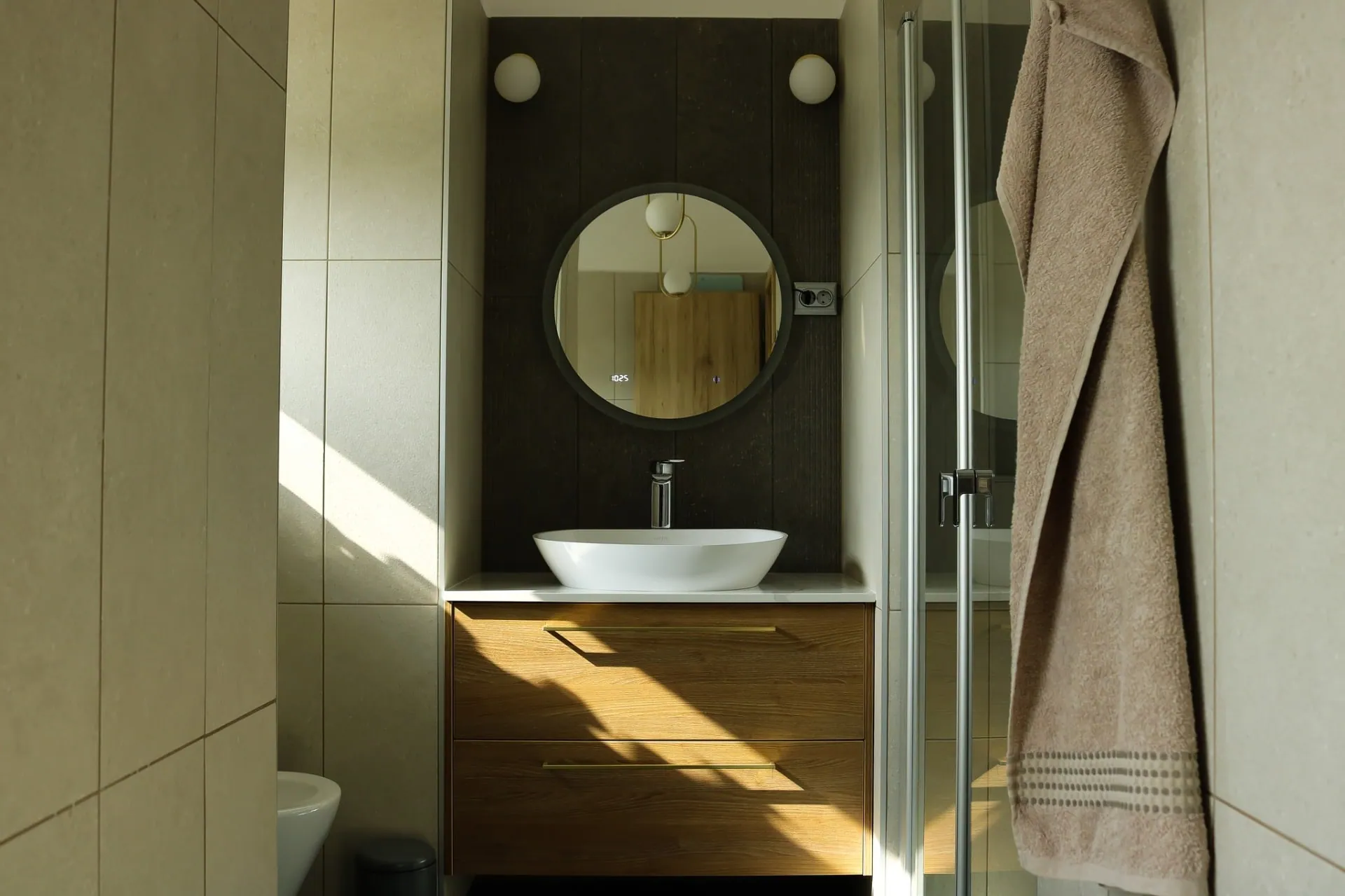 Bathroom vanity with a round mirror