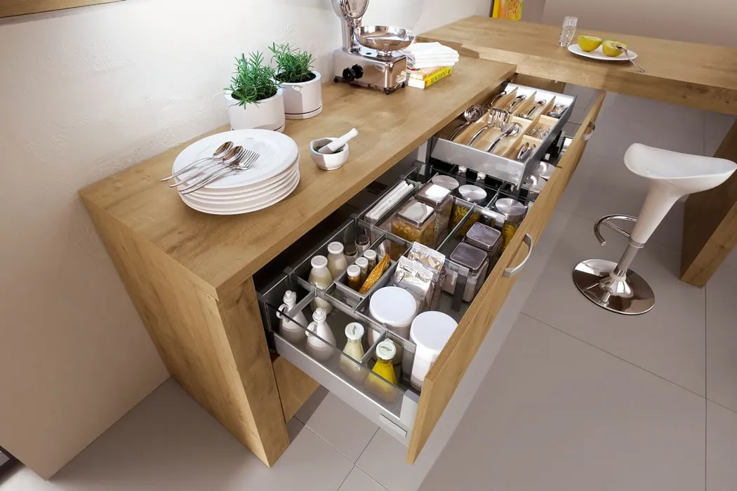 Tidy drawer insert with a cutlery tray